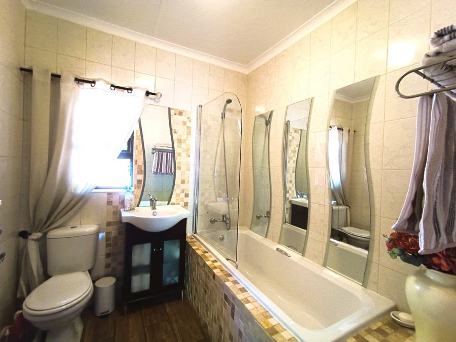 4 Bedroom Property for Sale in Pentagon Park Free State